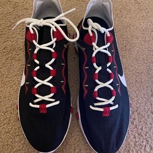 Women’s Nike tennis shoes